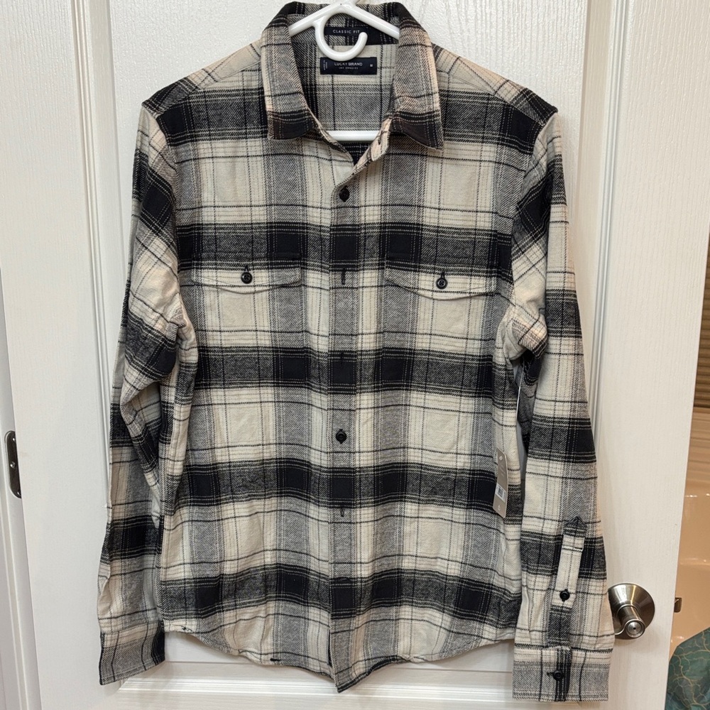 NWT Men’s Black and Cream Flannel Plaid Button-Up Shirt